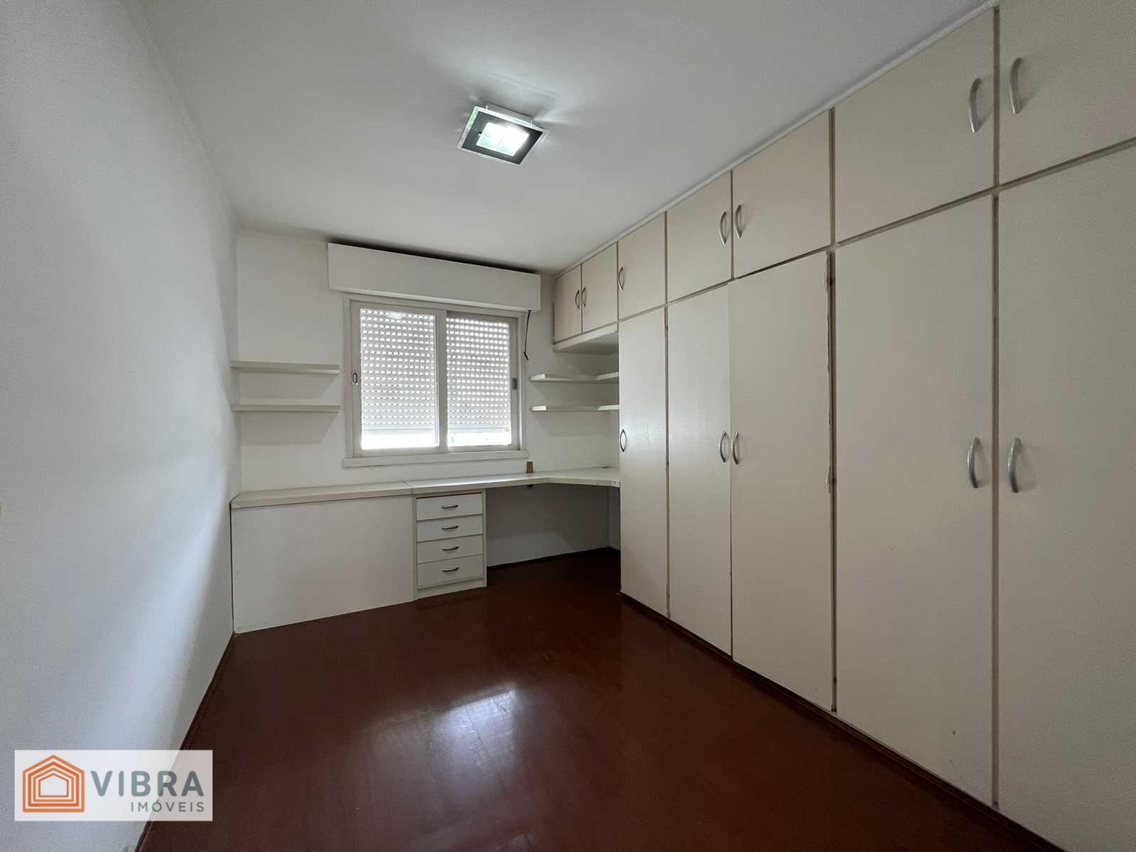 Foto 5 de Apartamento à venda no Condomínio Carpeaux - Centro