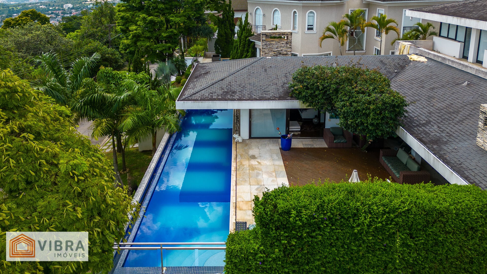 Casa MOBILIADA para  venda ou locação no condominio Alphaville 08