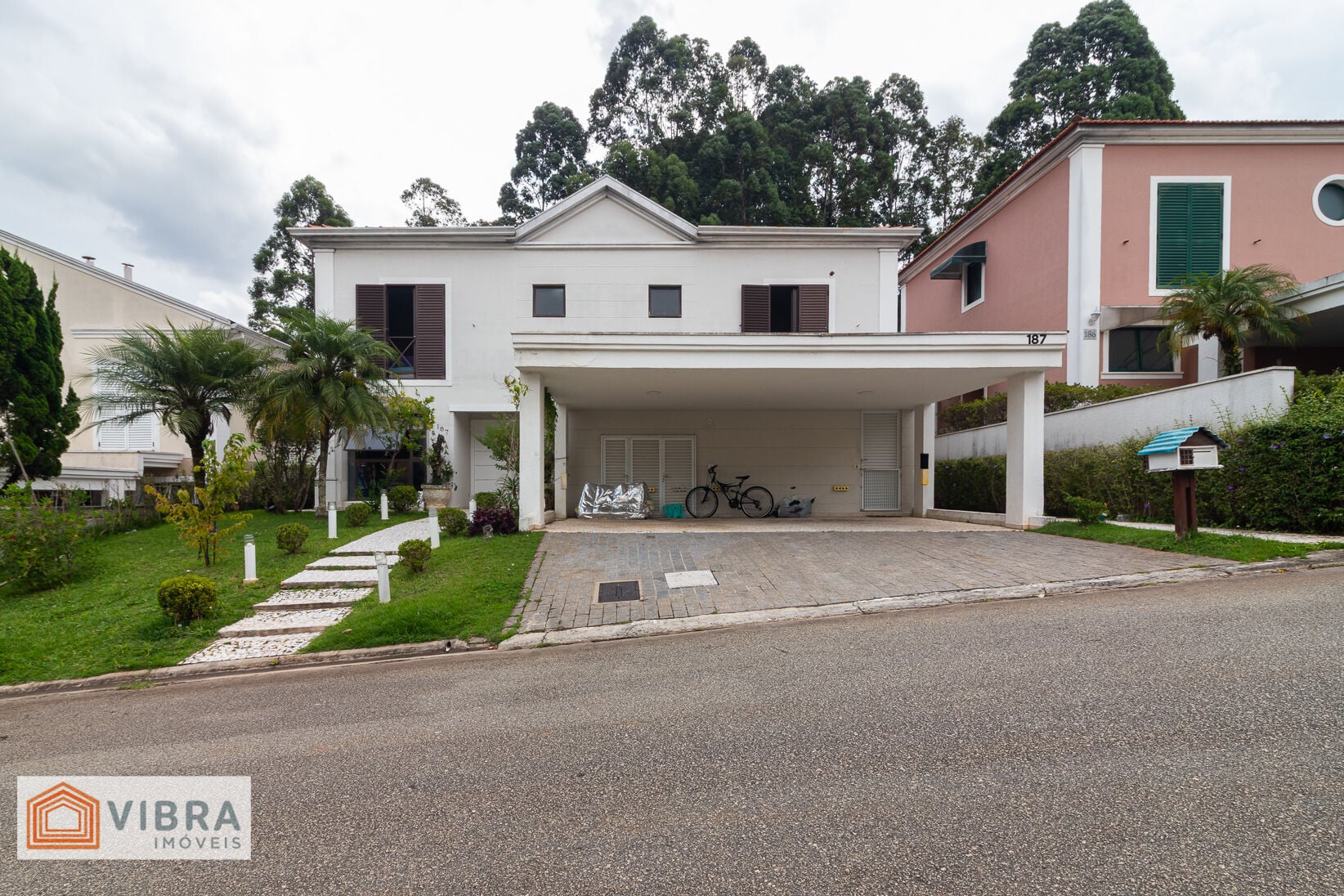 Casa à venda no bairro Alphaville em Santana de Parnaíba/SP