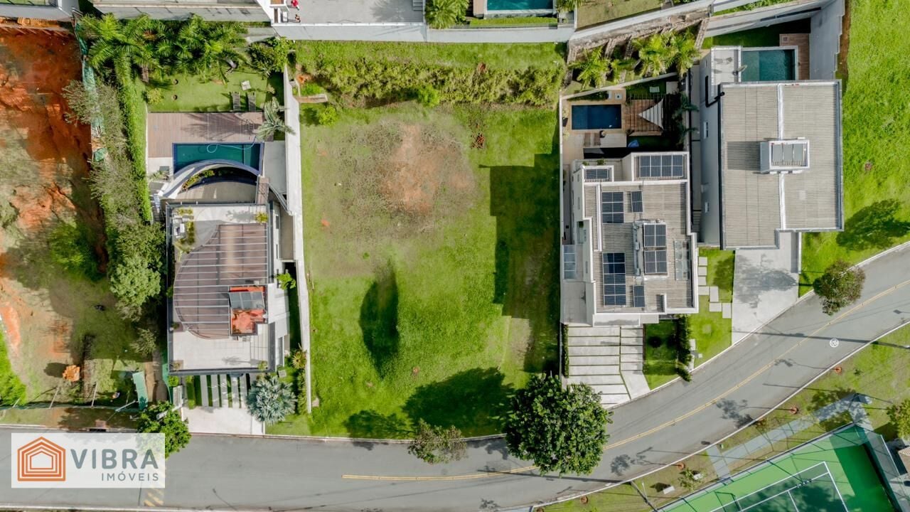 Terreno à venda no bairro Alphaville em Santana de Parnaíba/SP