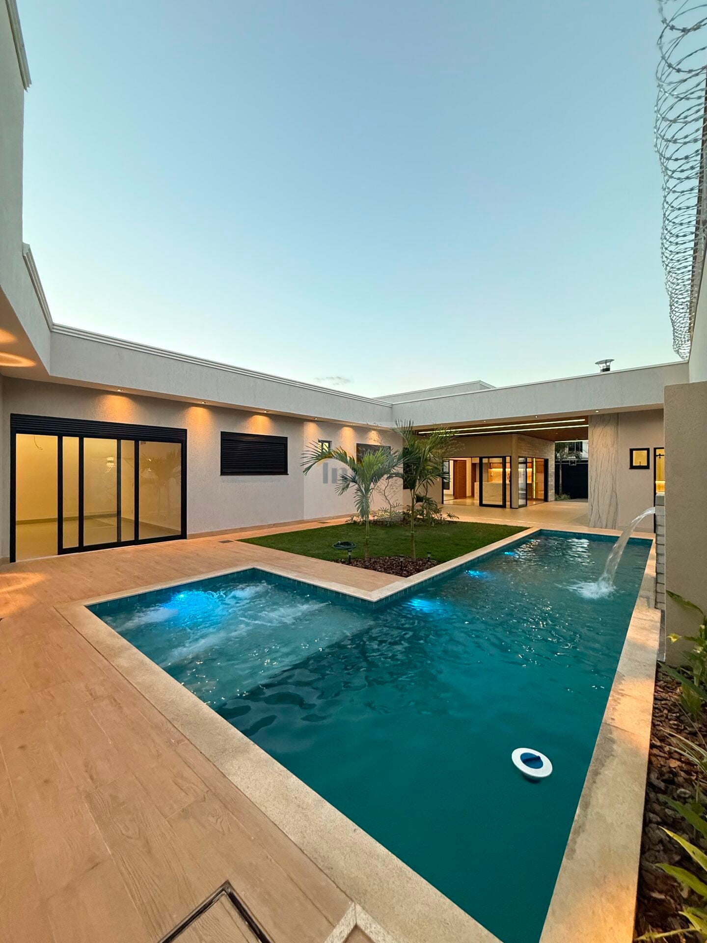 Casa, 4 quartos, 218 m² - Foto 2