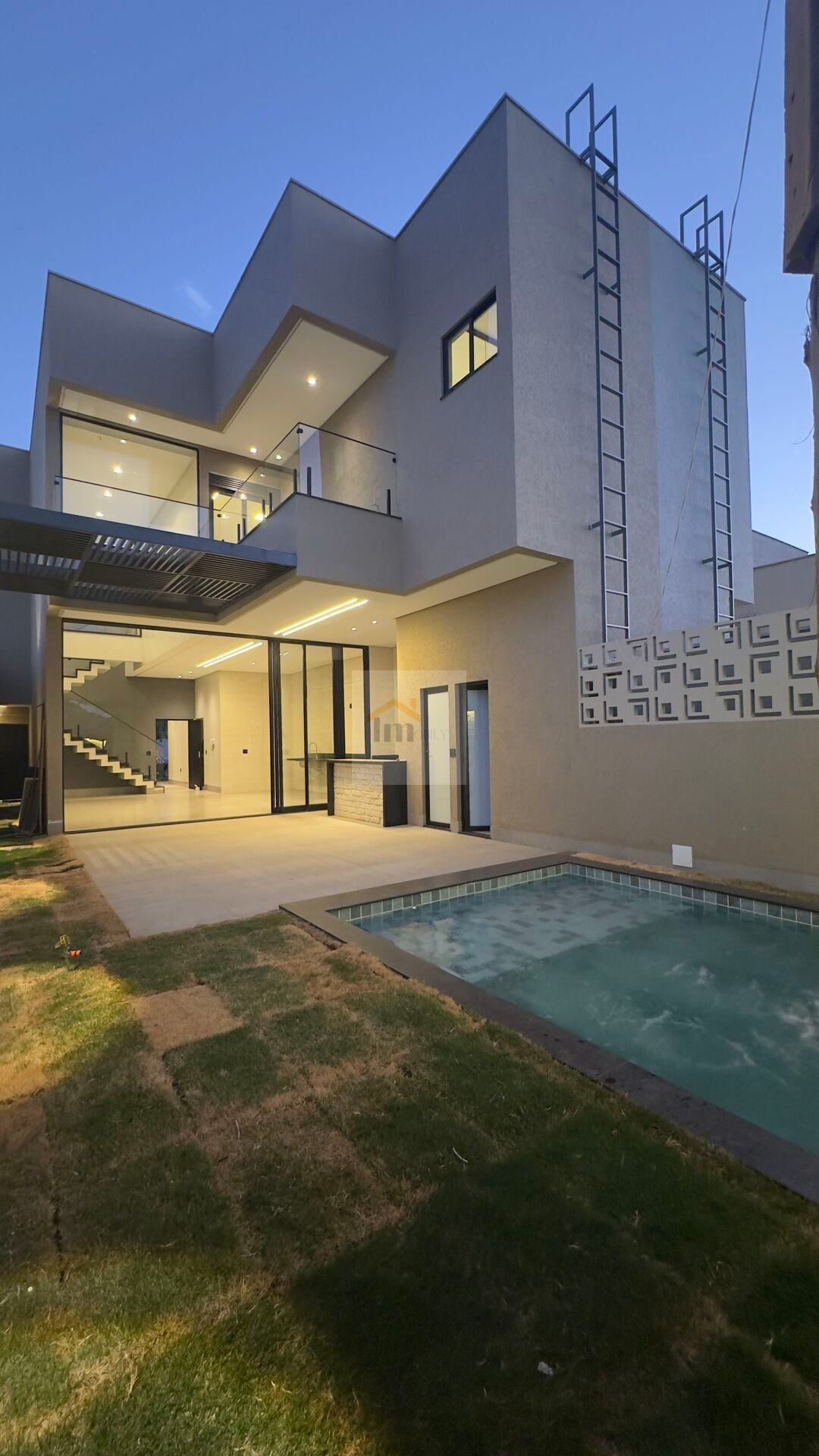 Casa, 3 quartos, 215 m² - Foto 1