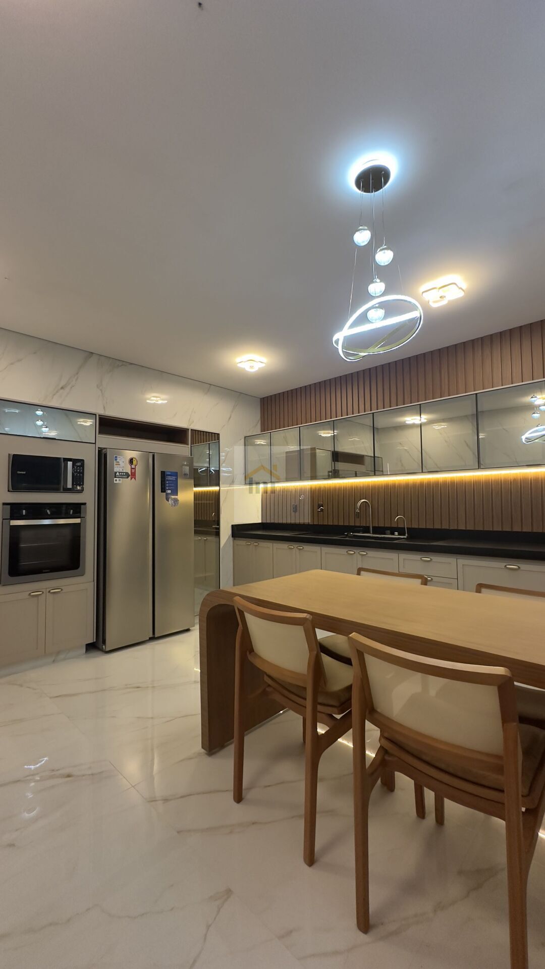Casa, 3 quartos, 220 m² - Foto 1