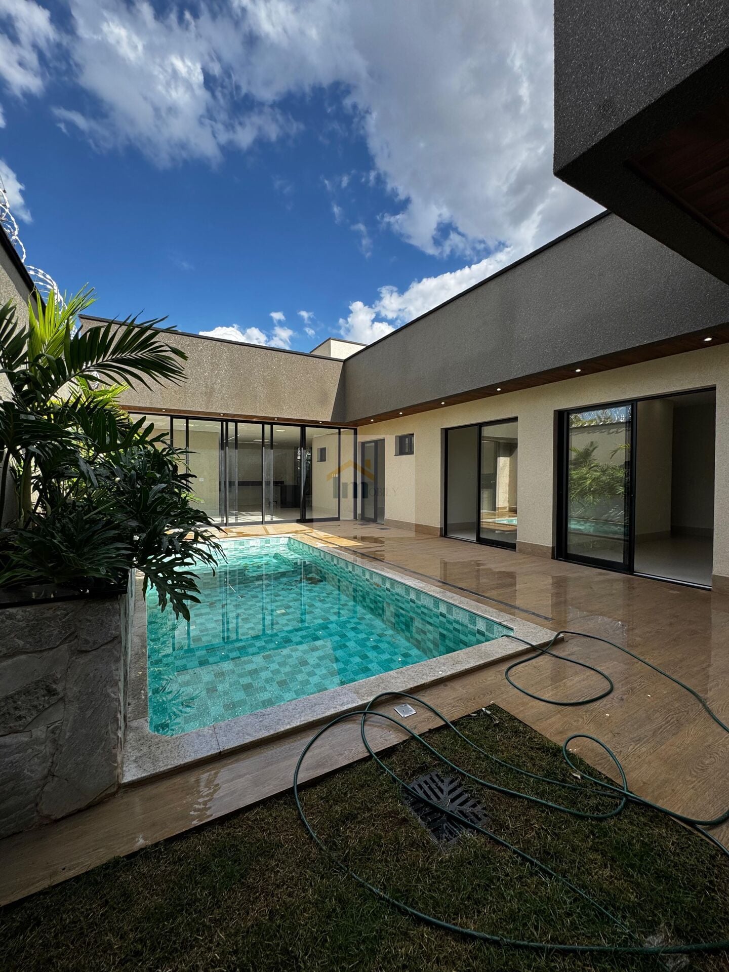 Casa, 3 quartos, 215 m² - Foto 1