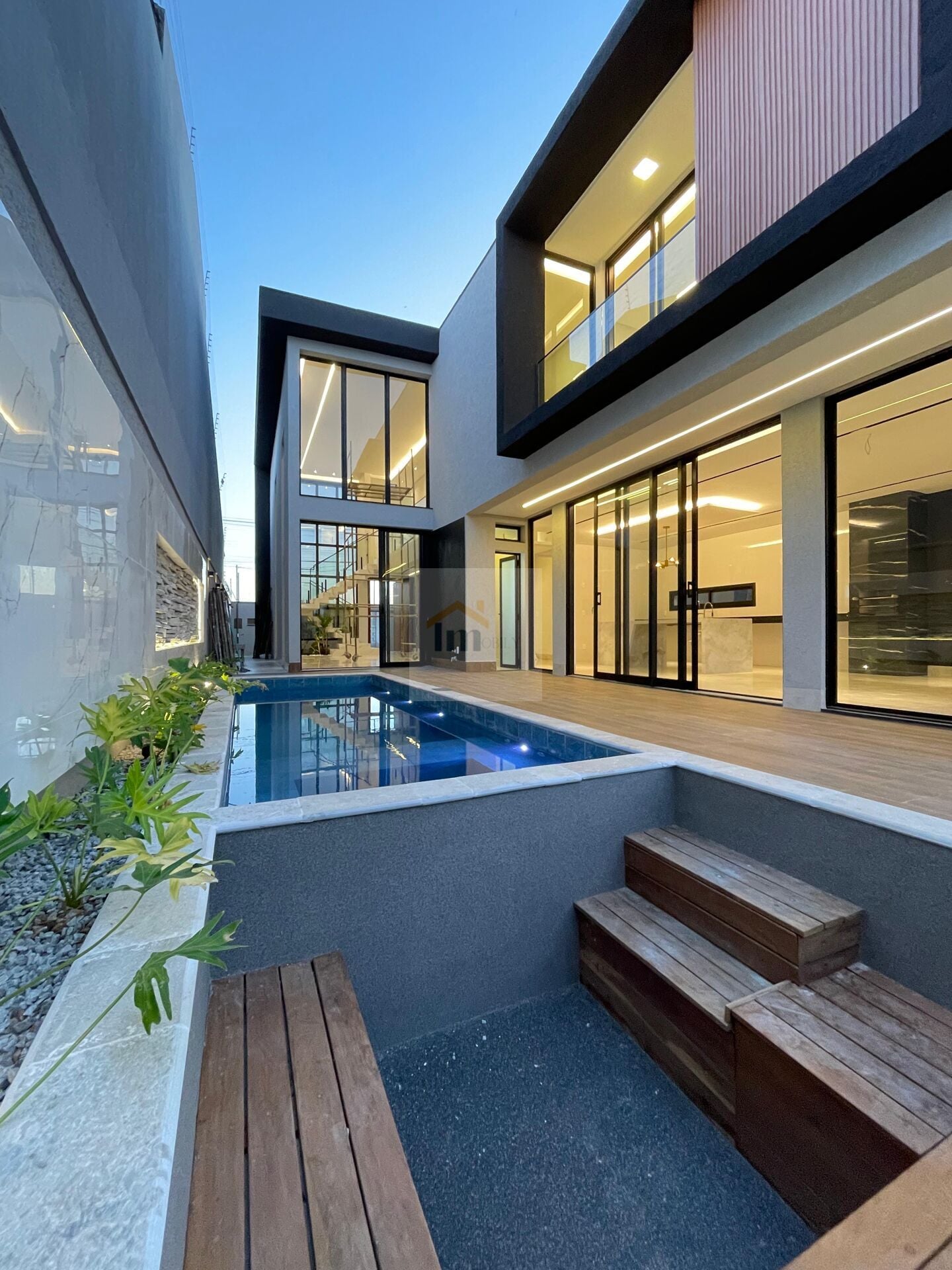 Casa, 5 quartos, 282 m² - Foto 1