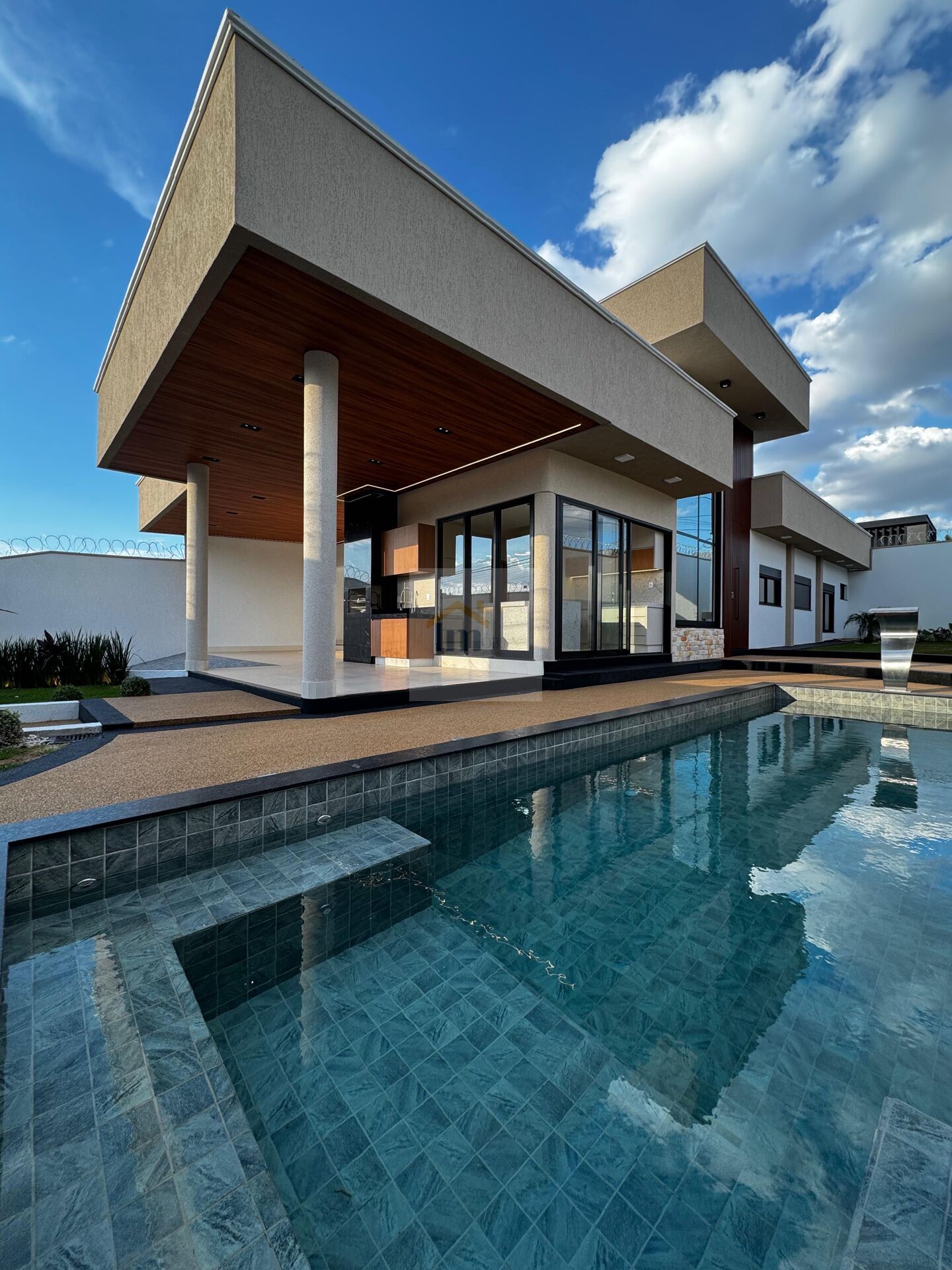 Casa, 3 quartos, 208 m² - Foto 1