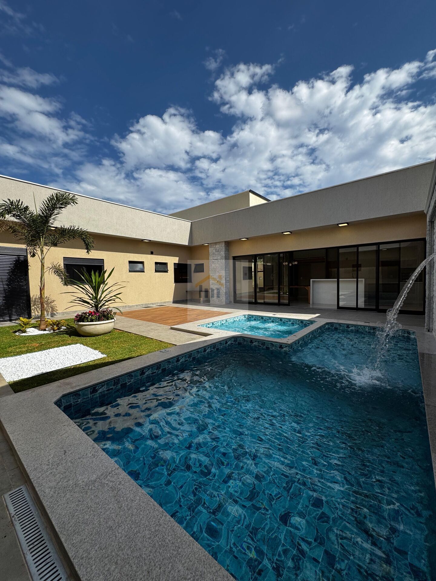 Casa, 3 quartos, 234 m² - Foto 1