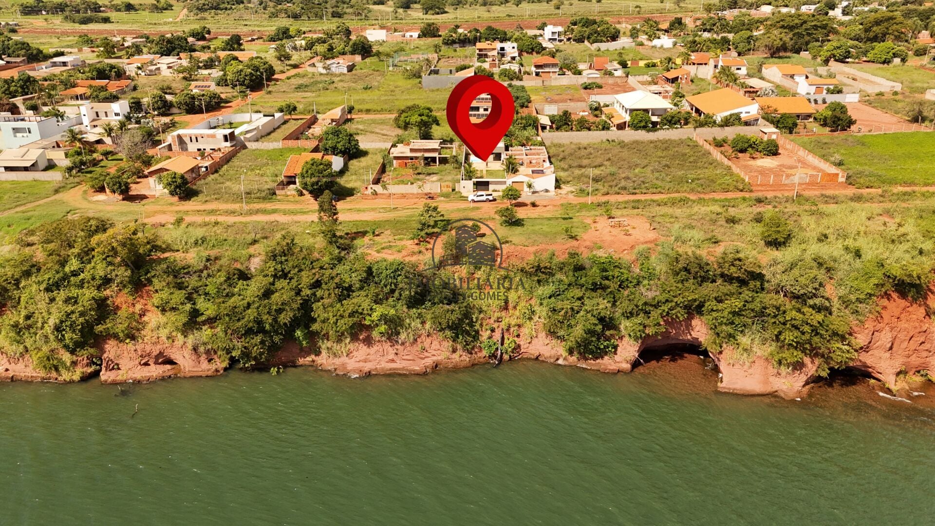 Vista aérea da barranca do Rio Paraná no Village Lagoinha
