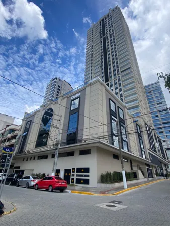 Apartamento à venda no bairro Meia Praia em Itapema/SC