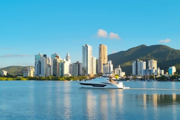 Sonhando em Morar em Itajaí? Conheça os Desafios e as Possibilidades de uma Vida Promissora