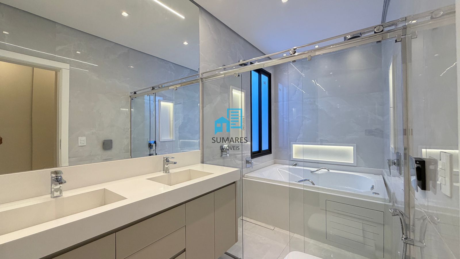 Casa com 3 quartos à venda, 230m² — foto 30 de 33