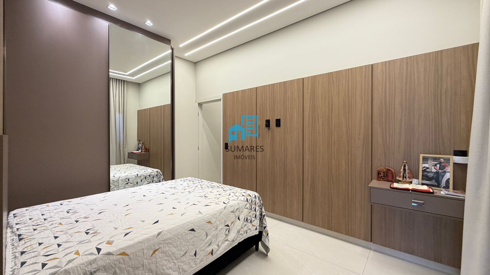 Casa de Condomínio com 3 quartos à venda, 200m² — foto 18 de 42
