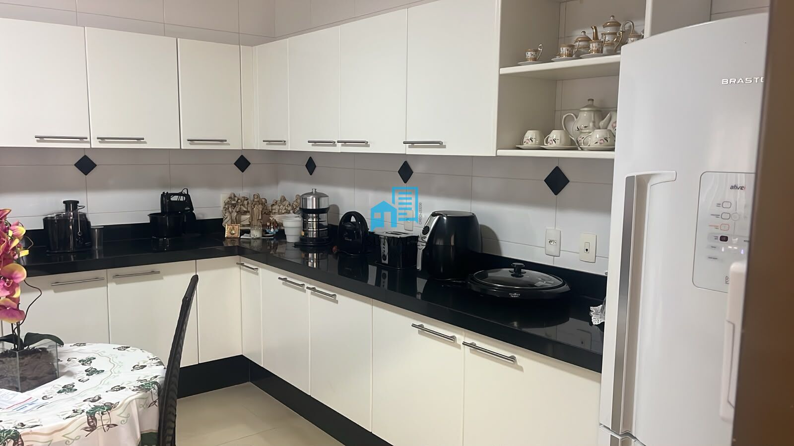 Casa com 3 quartos à venda, 270m² — foto 25 de 44