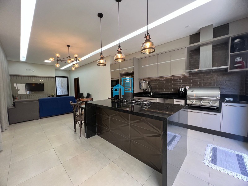 Casa com 3 quartos à venda, 231m² — foto 8 de 12