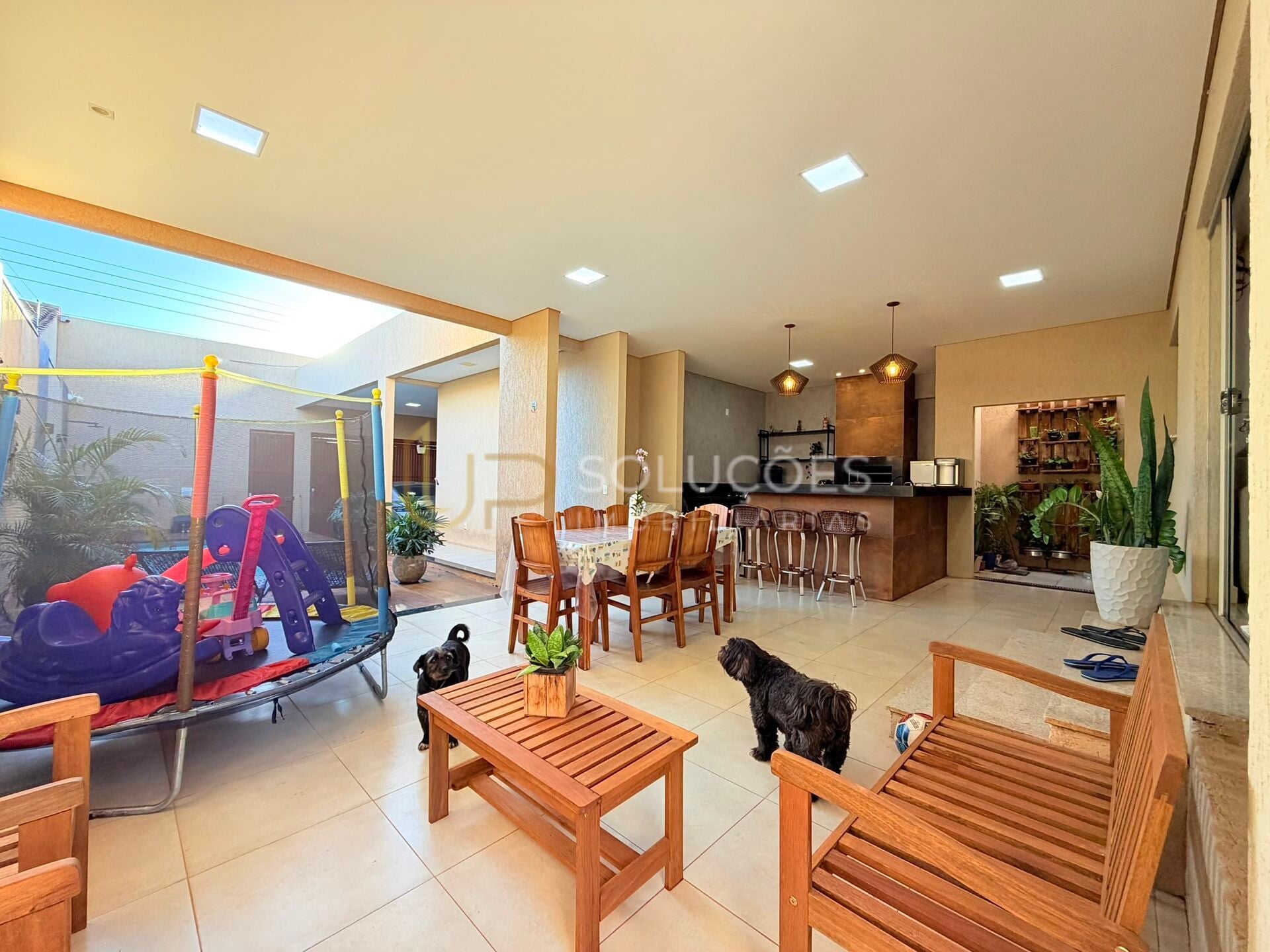 Casa, 3 quartos, 218 m² - Foto 35
