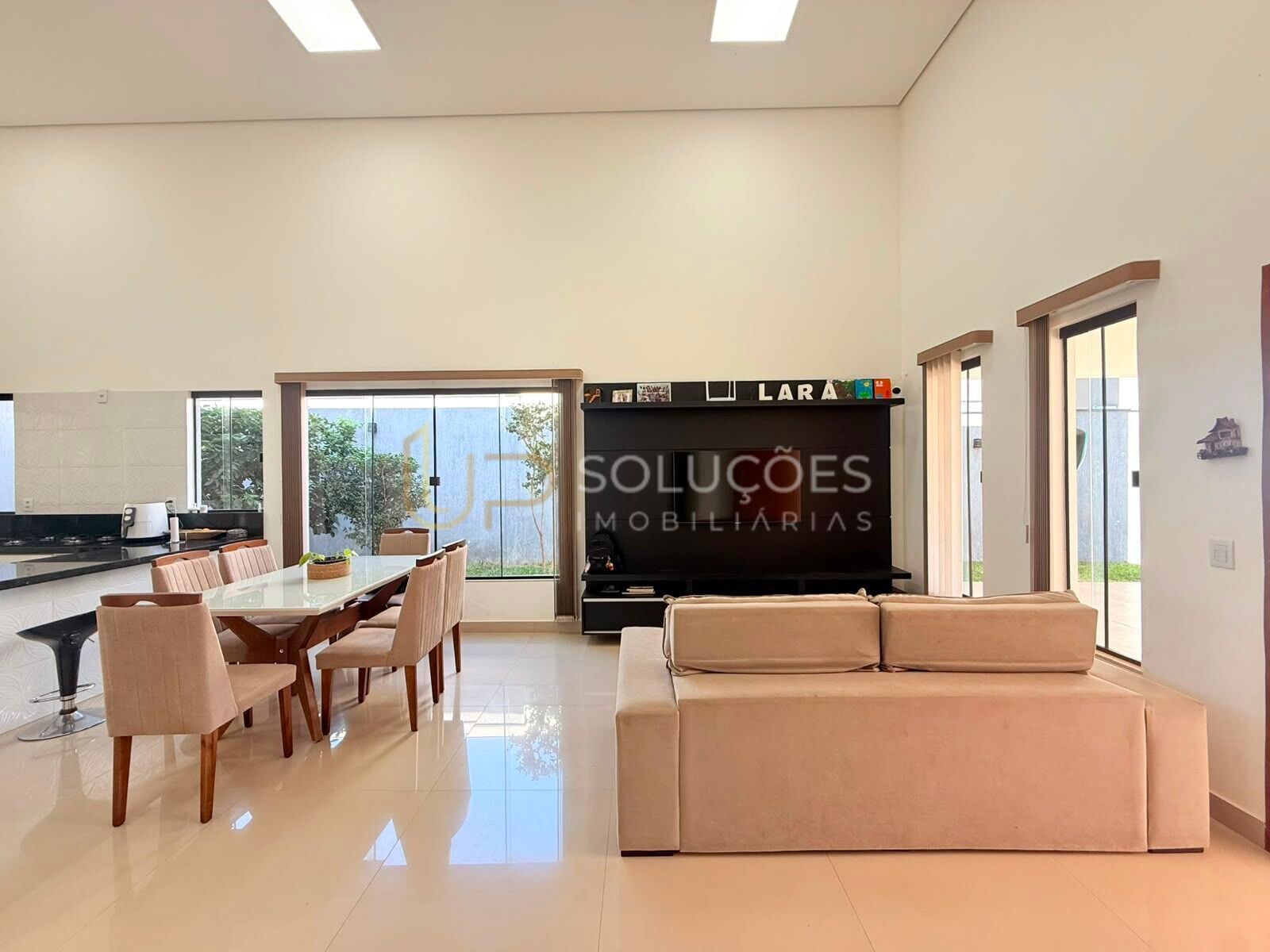 Casa, 3 quartos, 210 m² - Foto 2