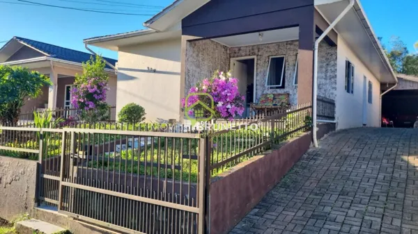 Casa à venda no bairro Centro em Piratuba/SC